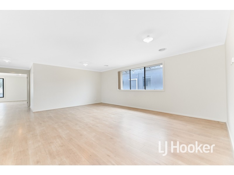 125 Fiorelli Boulevard, Cranbourne East VIC 3977