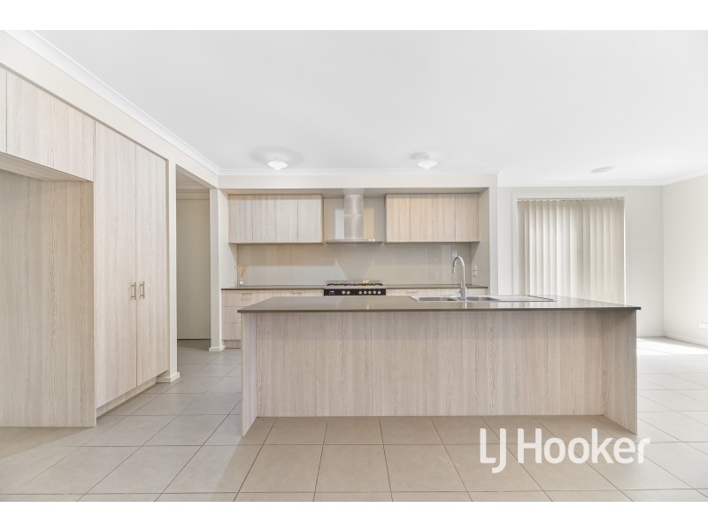 125 Fiorelli Boulevard, Cranbourne East VIC 3977