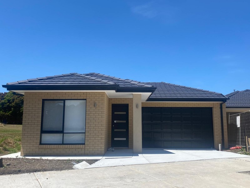 10 Prosperous Way, Cranbourne East VIC 3977