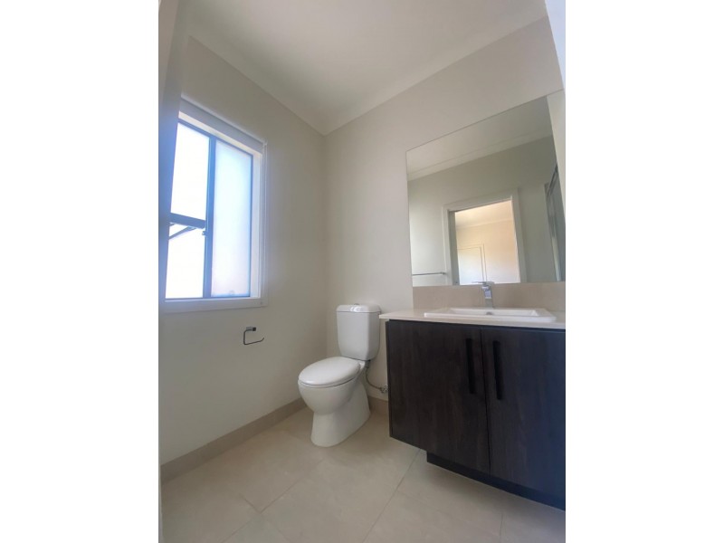 10 Prosperous Way, Cranbourne East VIC 3977