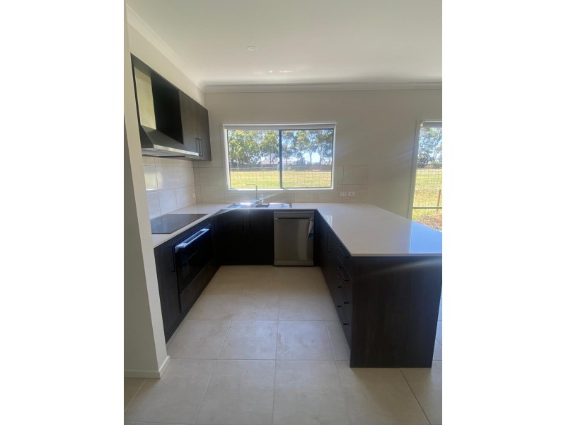 10 Prosperous Way, Cranbourne East VIC 3977