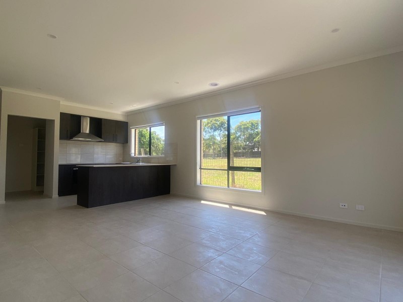 10 Prosperous Way, Cranbourne East VIC 3977