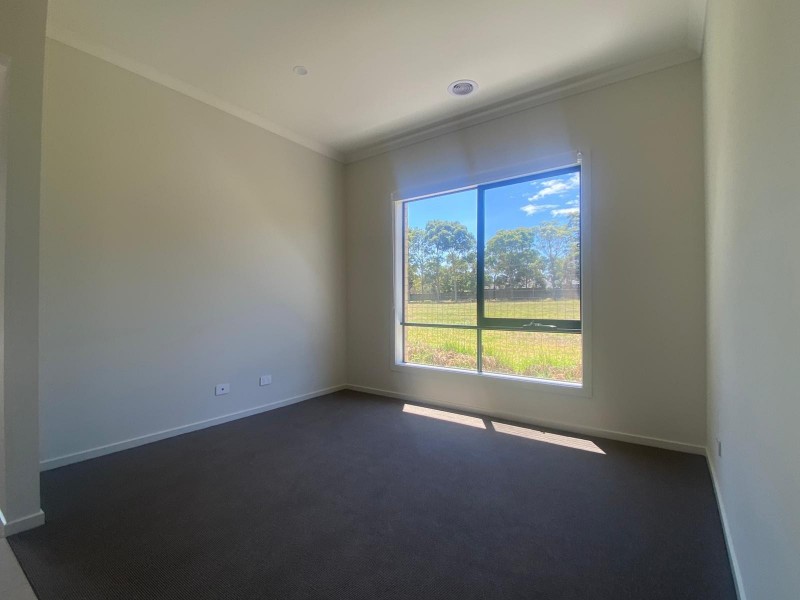 10 Prosperous Way, Cranbourne East VIC 3977