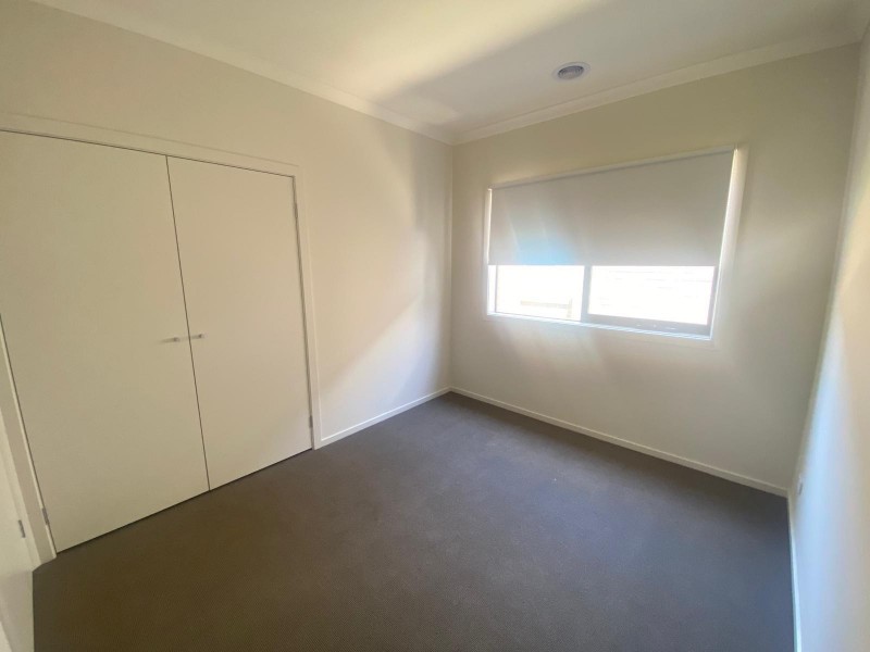 10 Prosperous Way, Cranbourne East VIC 3977
