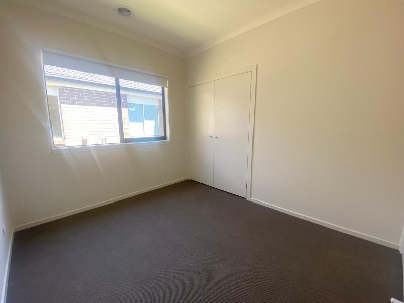 10 Prosperous Way, Cranbourne East VIC 3977