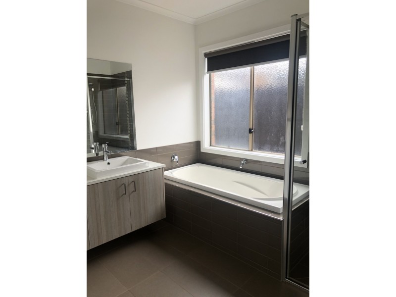 36 Heather Grove, Cranbourne East VIC 3977