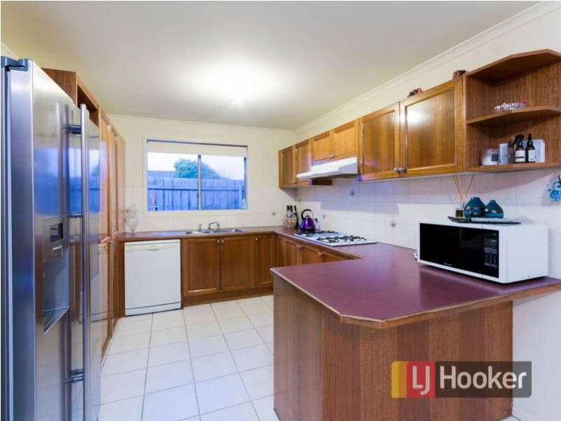 17 Terri-Ester Drive, Berwick VIC 3806