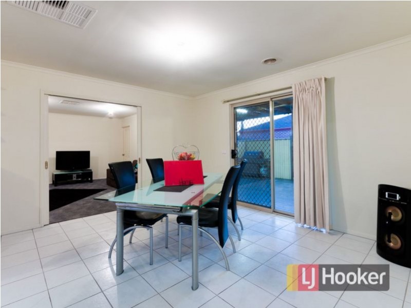 17 Terri-Ester Drive, Berwick VIC 3806