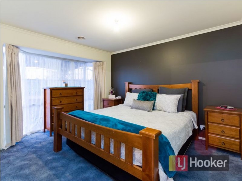 17 Terri-Ester Drive, Berwick VIC 3806