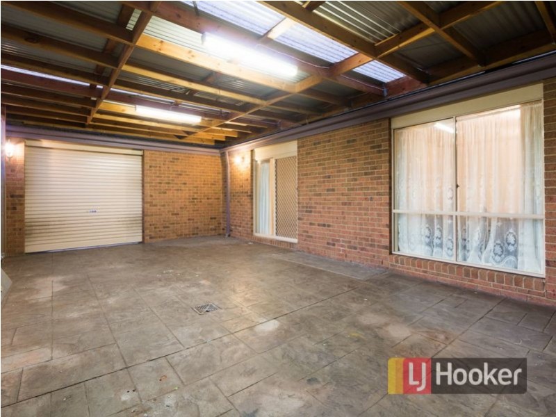 17 Terri-Ester Drive, Berwick VIC 3806