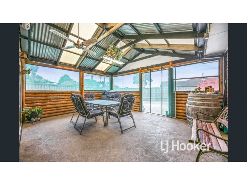 104 Oaktree Drive, Hampton Park VIC 3976