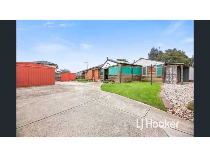 104 Oaktree Drive, Hampton Park VIC 3976
