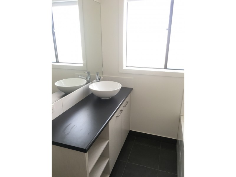 25 Langshan Road, Clyde North VIC 3978