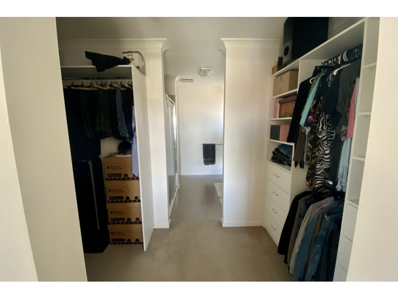 3 Bellsquarry Avenue, Cranbourne East VIC 3977