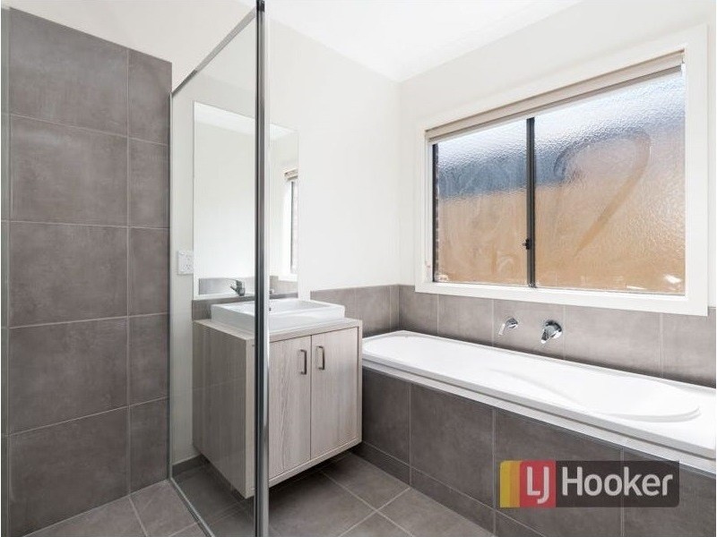 18 Chevrolet Road, Cranbourne East VIC 3977