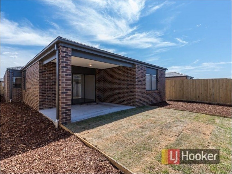 18 Chevrolet Road, Cranbourne East VIC 3977