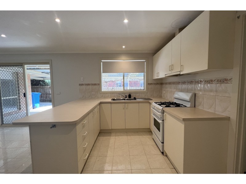 16 Redwood Avenue, Hampton Park VIC 3976