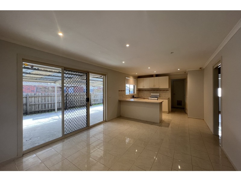 16 Redwood Avenue, Hampton Park VIC 3976