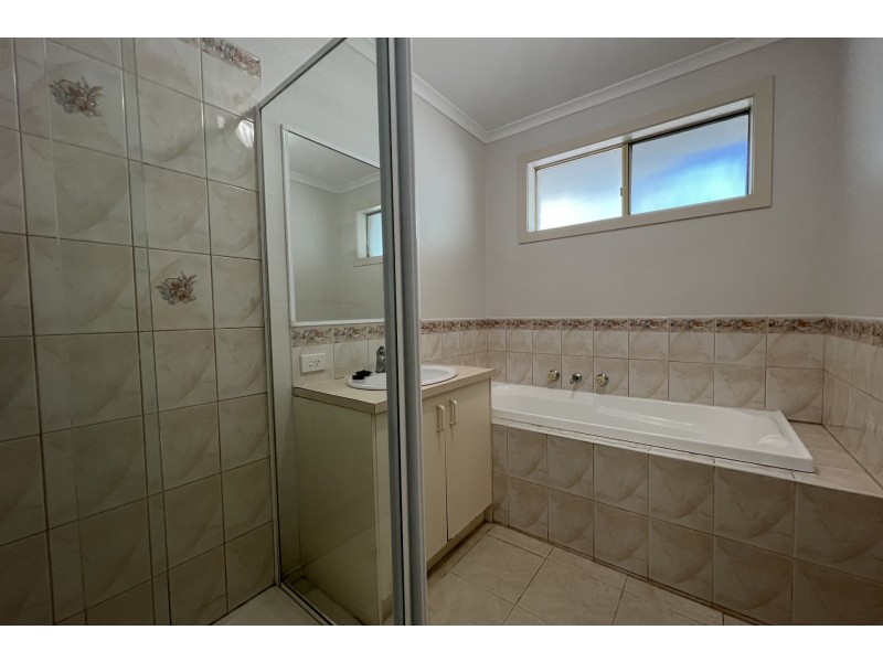 16 Redwood Avenue, Hampton Park VIC 3976