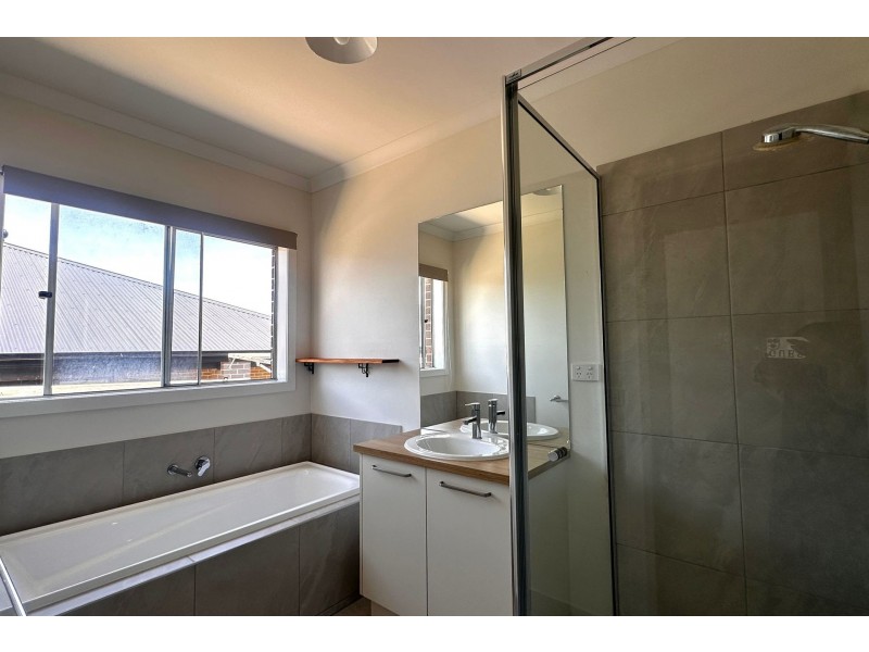 7 Cowdray Crescent, Officer VIC 3809