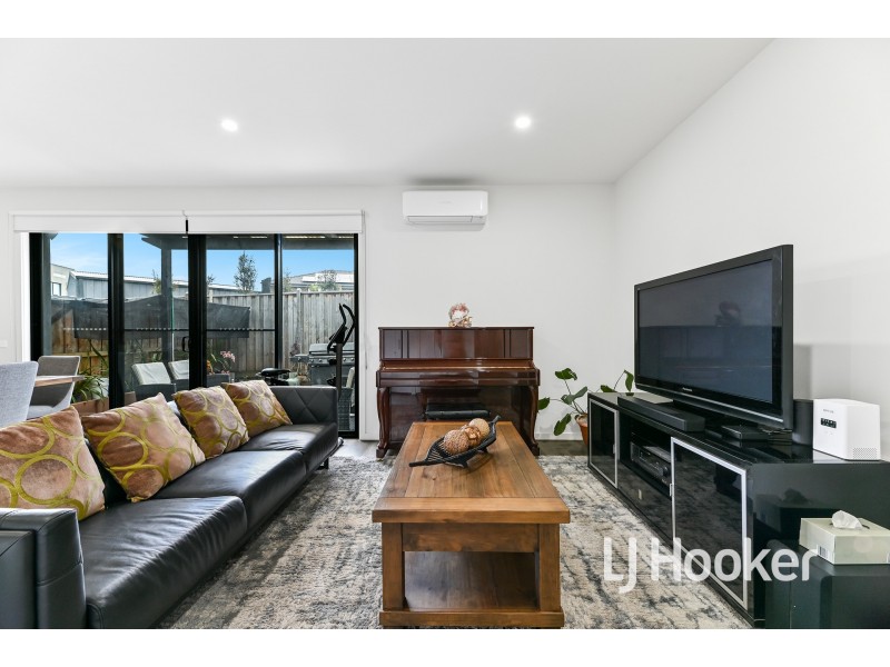 119 Willow Glen Boulevard, Cranbourne VIC 3977