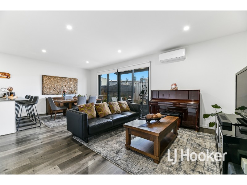 119 Willow Glen Boulevard, Cranbourne VIC 3977