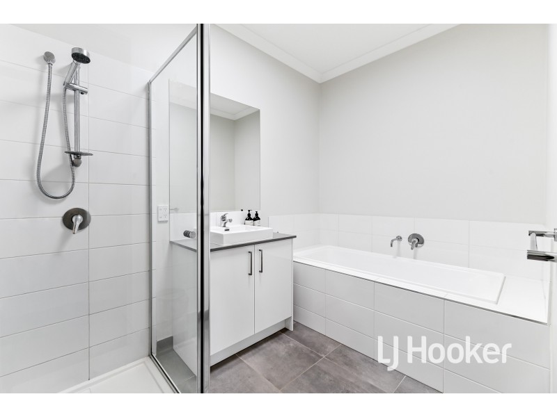 119 Willow Glen Boulevard, Cranbourne VIC 3977