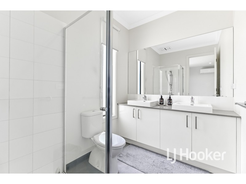 119 Willow Glen Boulevard, Cranbourne VIC 3977