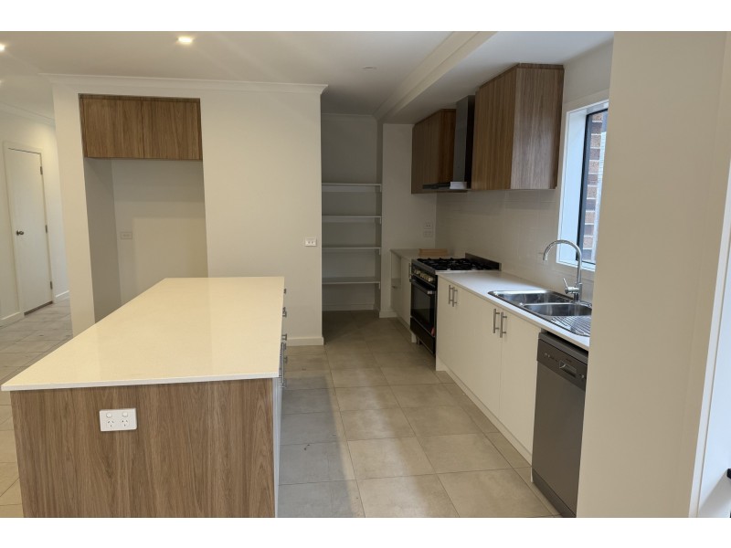 7 Maserati Way, Cranbourne East VIC 3977