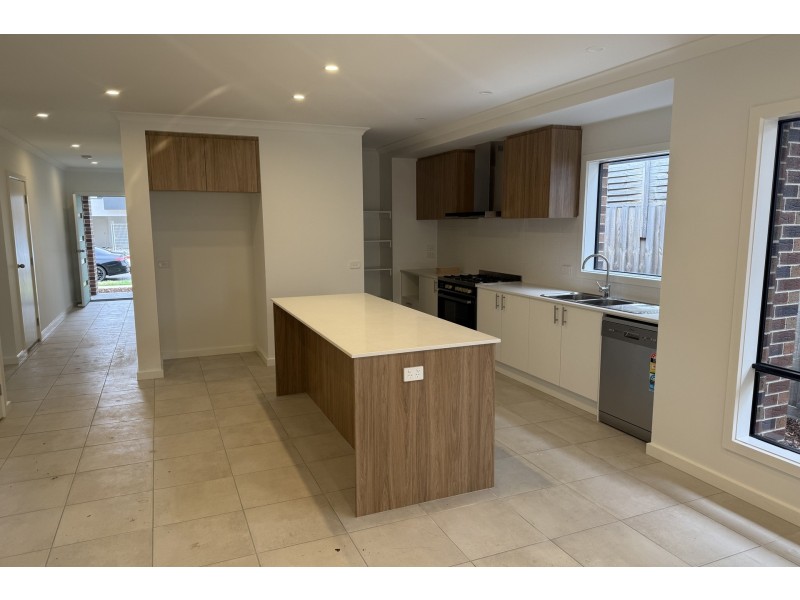 7 Maserati Way, Cranbourne East VIC 3977