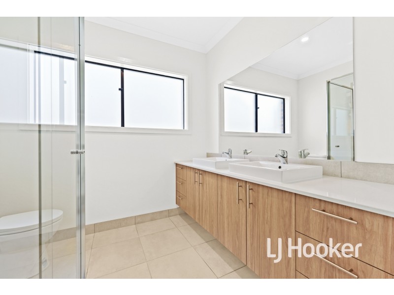 7 Maserati Way, Cranbourne East VIC 3977