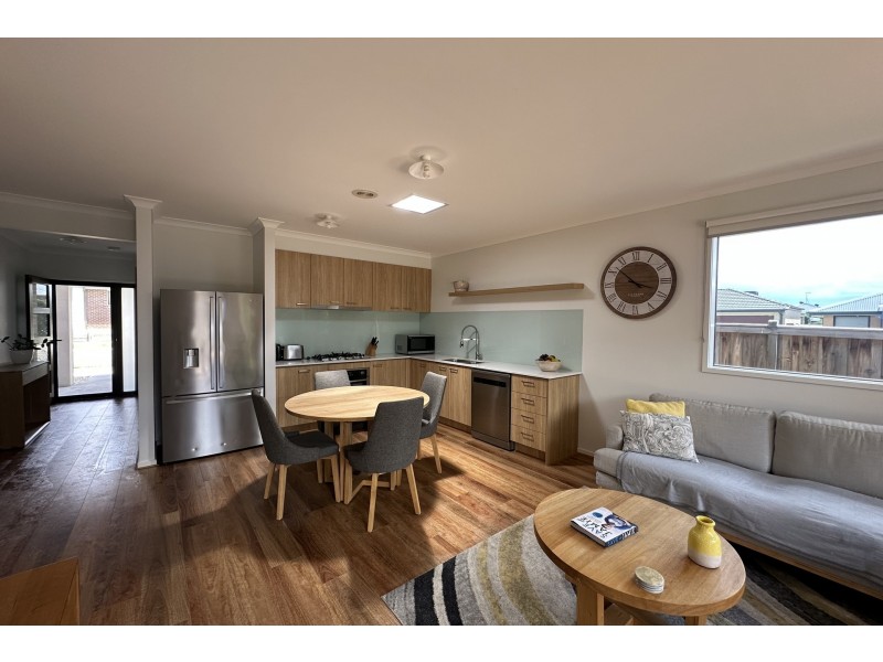 23 Rathberry Circuit, Clyde North VIC 3978