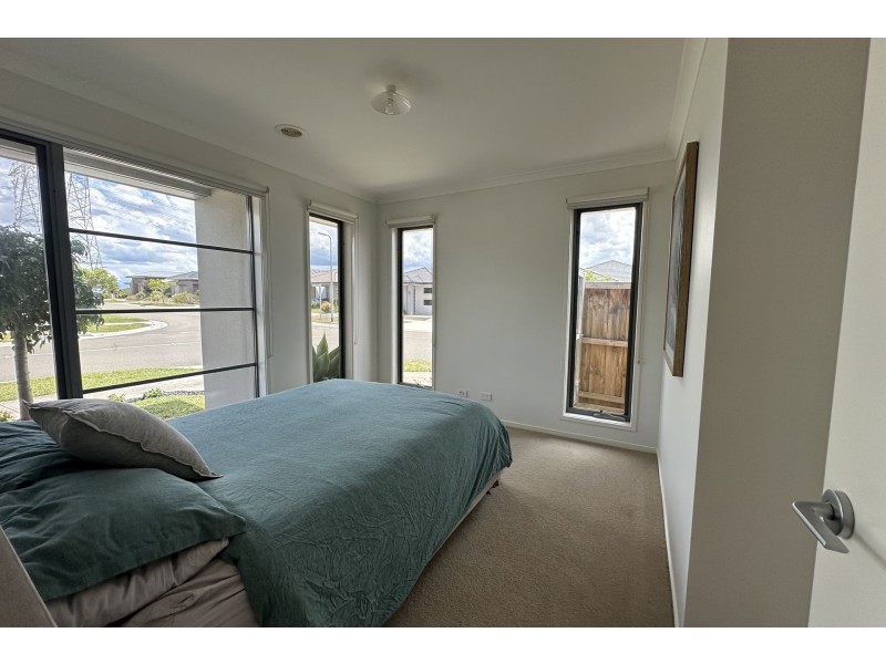 23 Rathberry Circuit, Clyde North VIC 3978