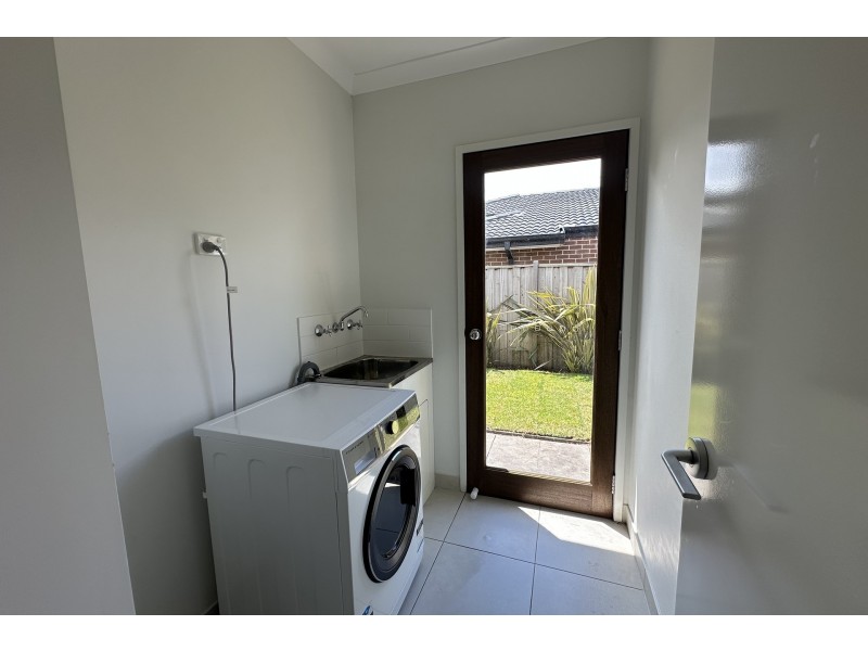 23 Rathberry Circuit, Clyde North VIC 3978