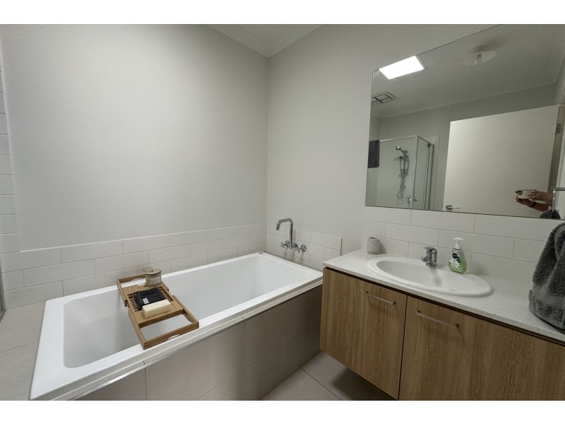 23 Rathberry Circuit, Clyde North VIC 3978