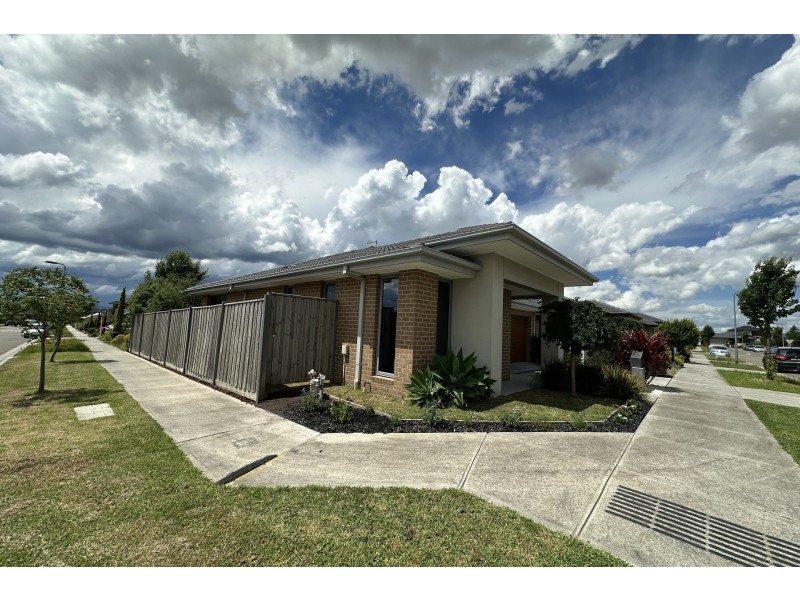 23 Rathberry Circuit, Clyde North VIC 3978