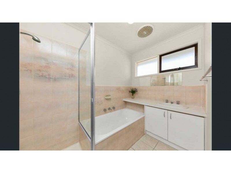 8 Erin Court, Hampton Park VIC 3976