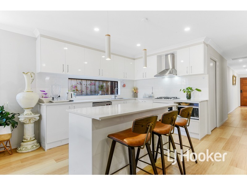 10 Gecko Crescent, Clyde North VIC 3978