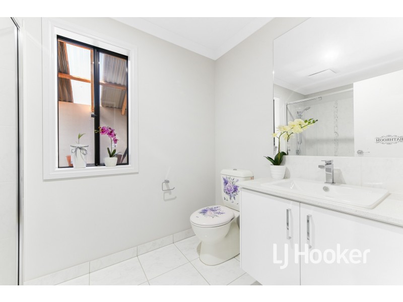 10 Gecko Crescent, Clyde North VIC 3978