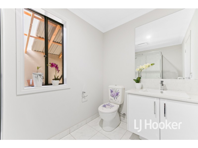 10 Gecko Crescent, Clyde North VIC 3978