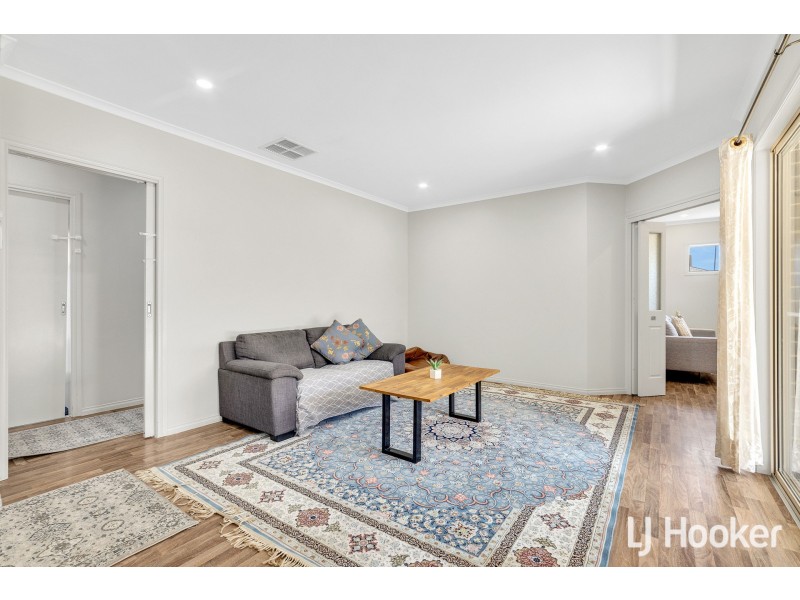 16 Bankton Avenue, Cranbourne East VIC 3977