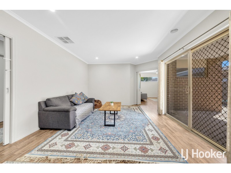 16 Bankton Avenue, Cranbourne East VIC 3977