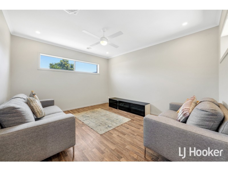 16 Bankton Avenue, Cranbourne East VIC 3977