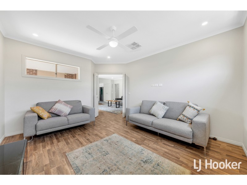 16 Bankton Avenue, Cranbourne East VIC 3977