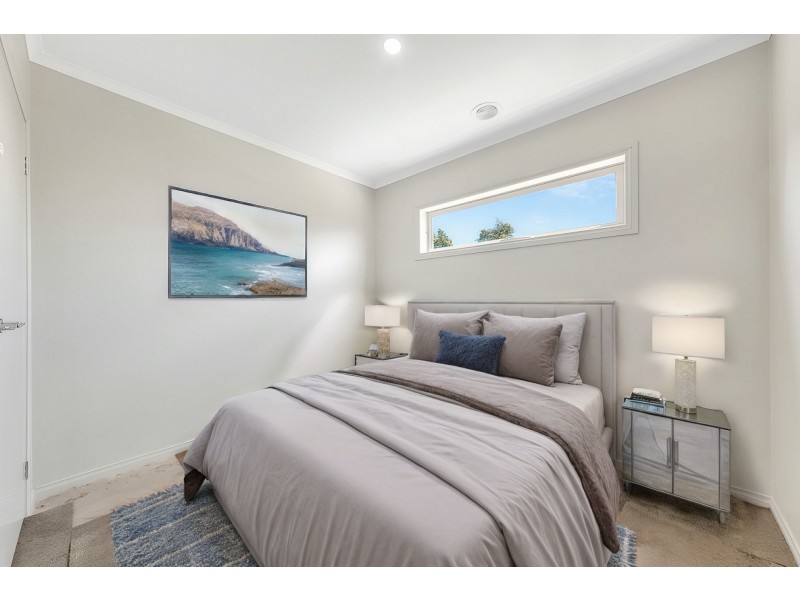 16 Bankton Avenue, Cranbourne East VIC 3977