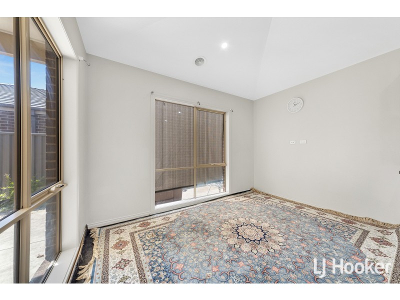 16 Bankton Avenue, Cranbourne East VIC 3977