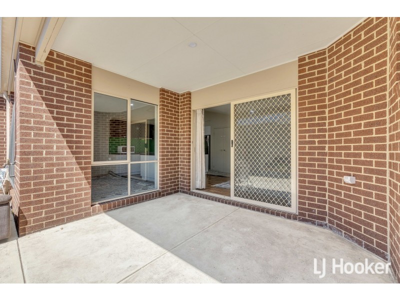 16 Bankton Avenue, Cranbourne East VIC 3977