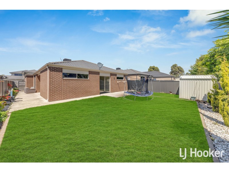 16 Bankton Avenue, Cranbourne East VIC 3977