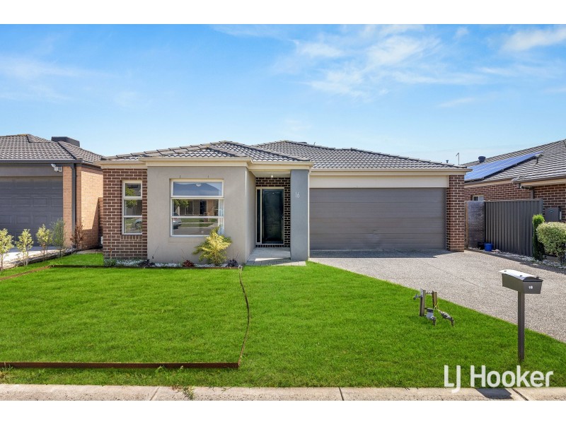 16 Bankton Avenue, Cranbourne East VIC 3977
