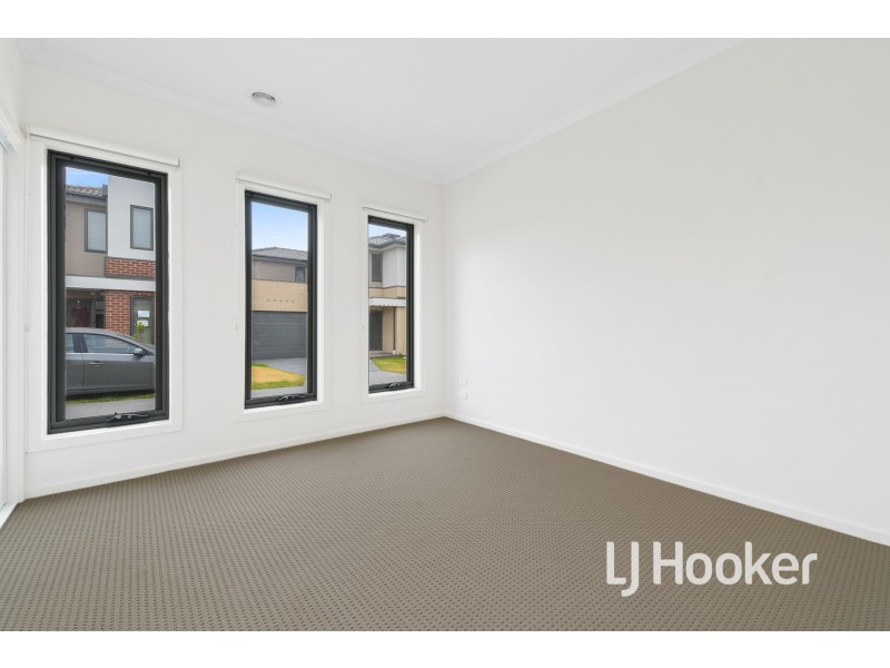 4 Tapas Court, Lynbrook VIC 3975